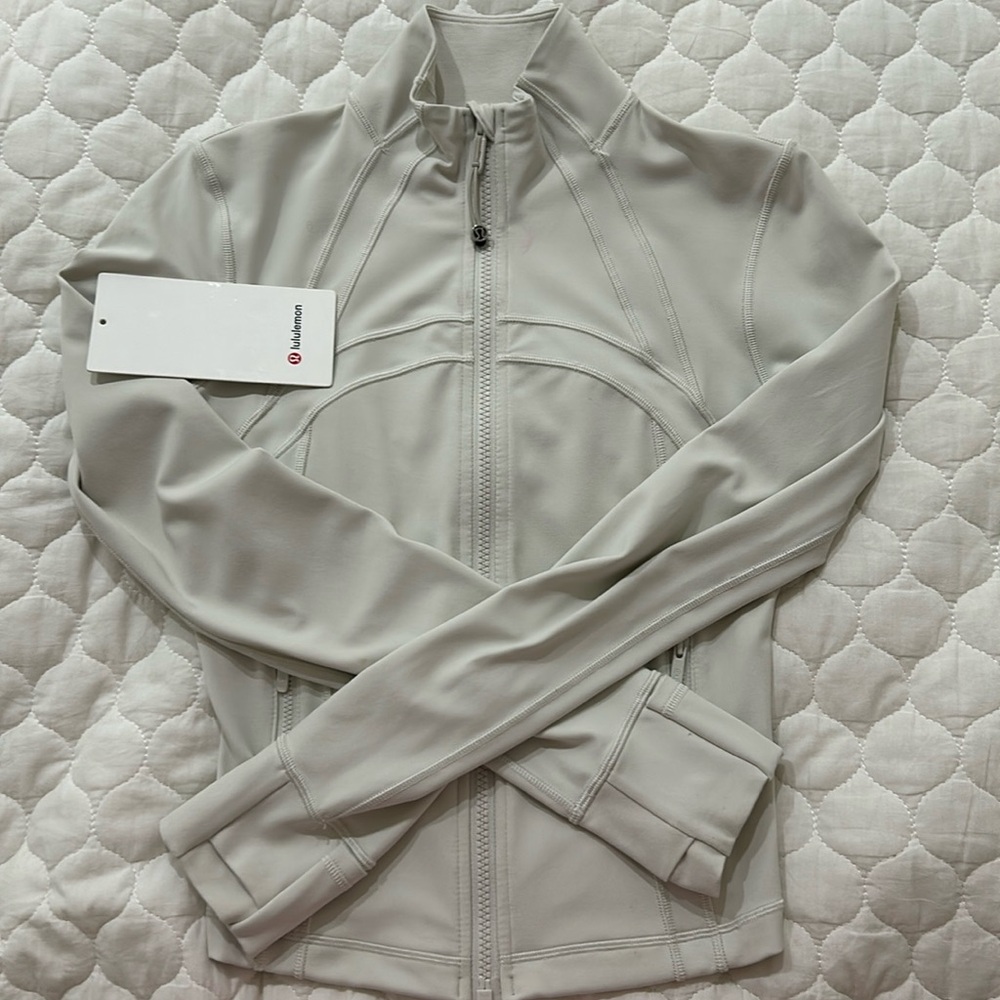 - Lulu cropped define jacket!! Size 4